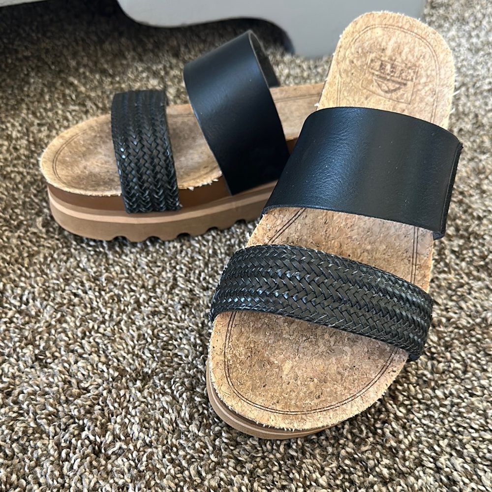 Reef Black and Tan Sandals Cushioned Hi Vista